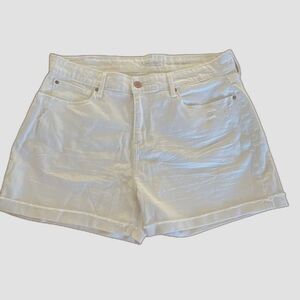 Signature by Levi Strauss - High-Rise Shorts - size 16/33